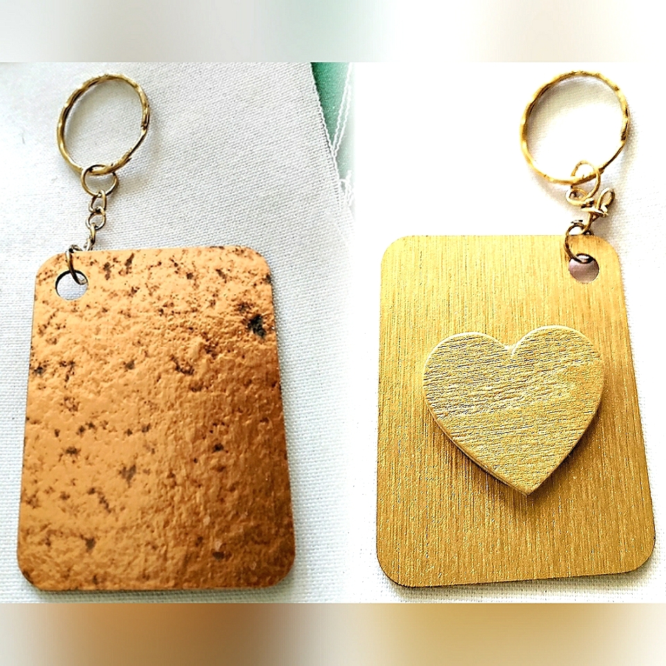 New Handmade Keychain Bag Tag! Copper Muro2. Gold Wooden Heart. Unisex.